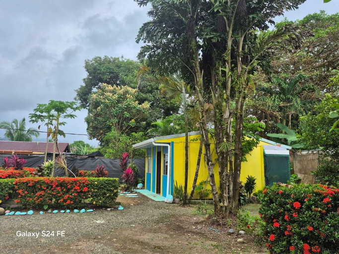 Front of property 5, hostel yuriel, Osa