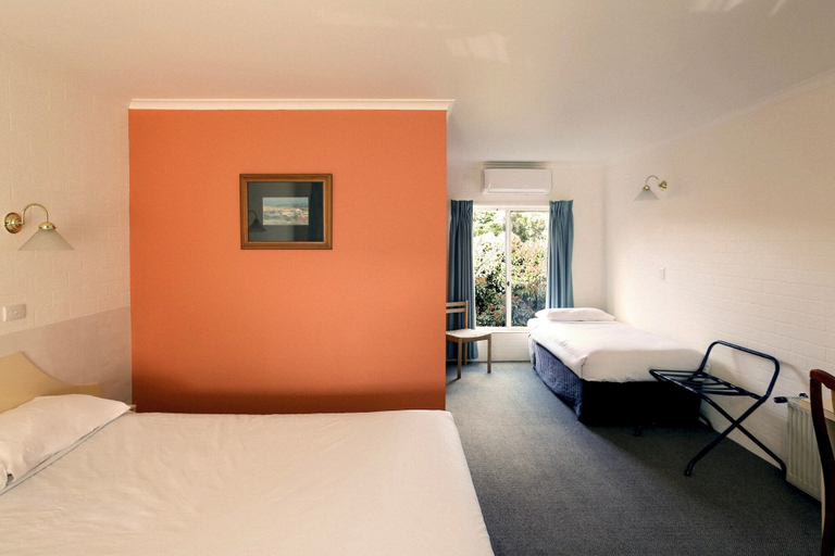 Bedroom 4, Hepburn Springs Motor Inn, Hepburn - East
