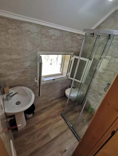 Bathroom 4, Bujtina Tinari, Shkodrës
