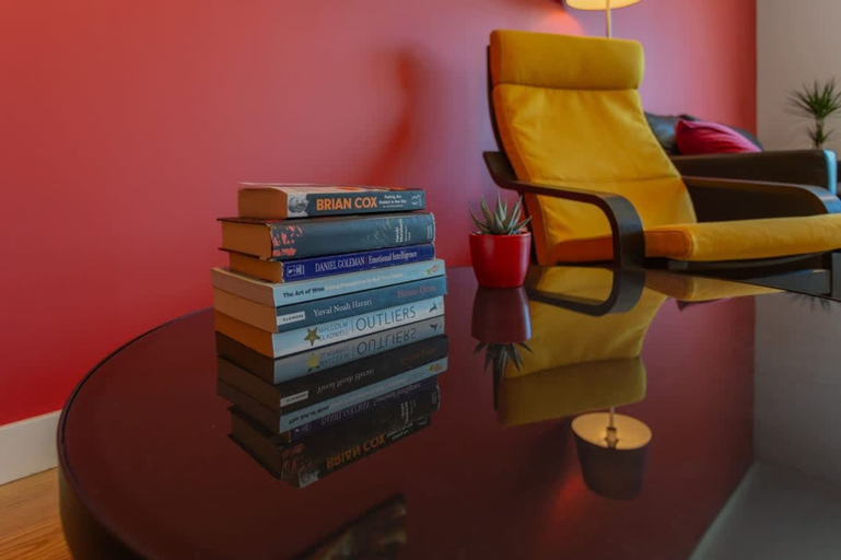 Room 4, Spacious Lisbon Haven w Lift Garage, Lisbon
