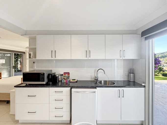 Private kitchen 4, Spacious Beach Studio With Alfresco Dining, Eurobodalla