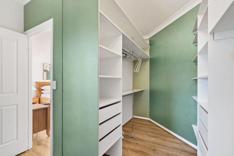 Interior 2, Peaceful Family Home: 4-bed, Pool, Alfresco Dining, Bridgeman Downs