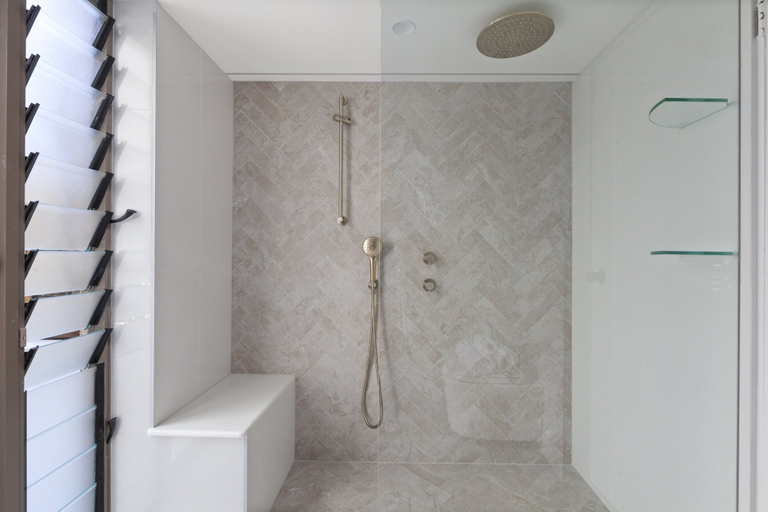 Bathroom 4, Stylish 3-bed Newport Stay With Balcony, Pittwater