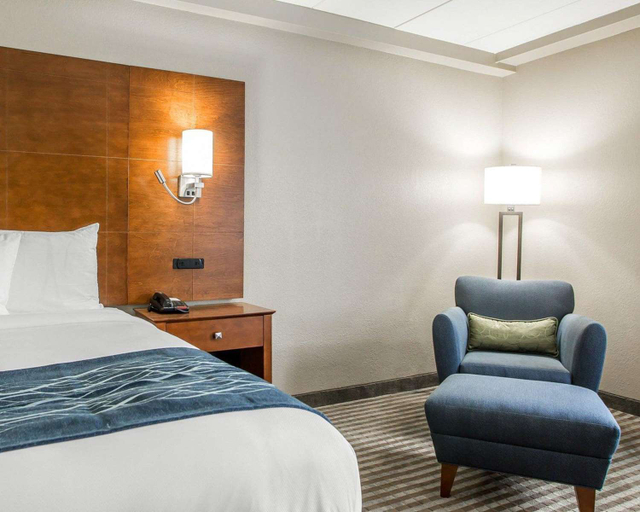 Bedroom 2, Comfort Inn Hammond I-94, Lake