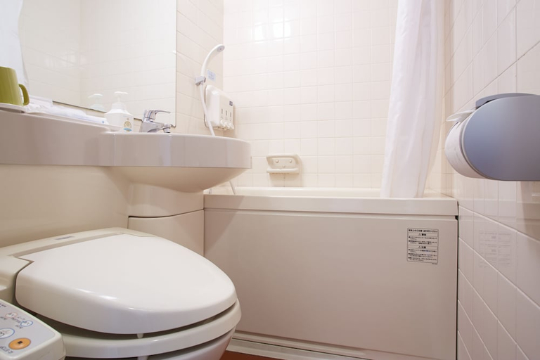 Bathroom, Hotel Sunpalace Kyuyoukan, Naha