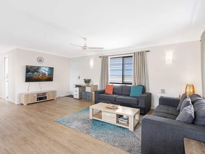Others 4, Spacious 3-Bed Home with Large Balcony, Hervey Bay - Pt A