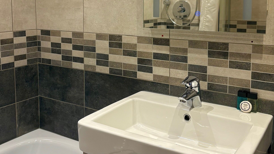 Bathroom 5, St David's Cross Hotel, Pembrokeshire