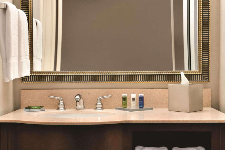Bathroom 4, Radisson Hotel Cincinnati Riverfront, Kenton