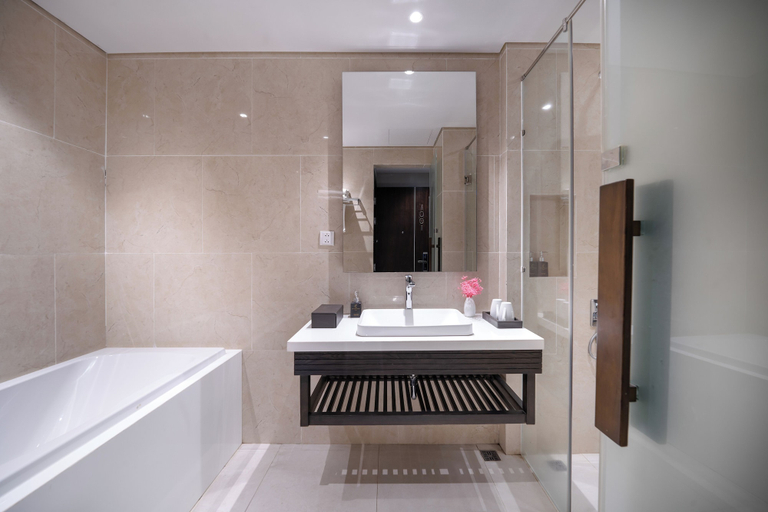 Bathroom 5, Everland Hotel, Da Nang