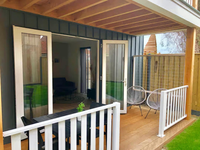 Reception 2, Ground Floor Lodge With Private Veranda, Veere