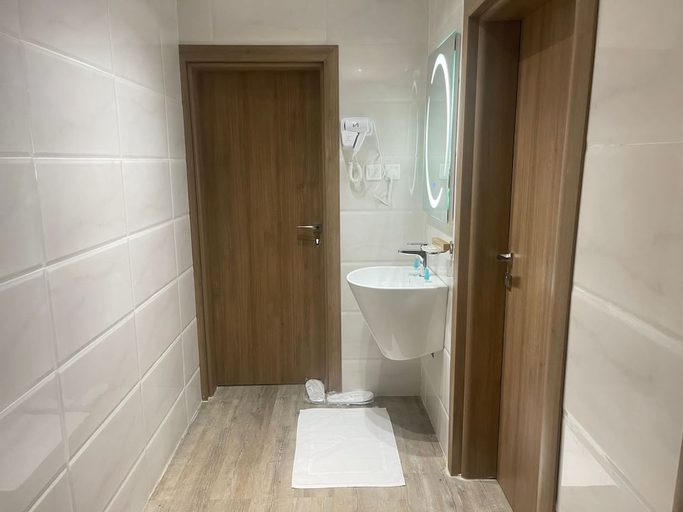 Bathroom 5, Sweet Land Hotel, Umluj