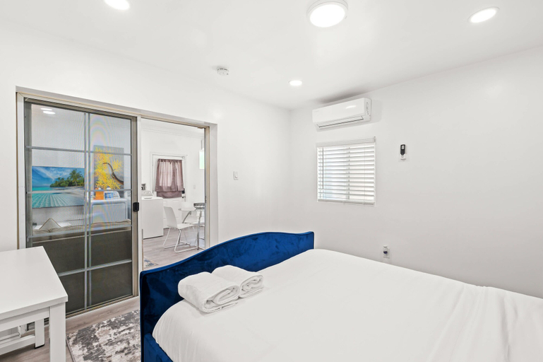 Room 2, Spacious Bright Home Fully Equipped, Los Angeles