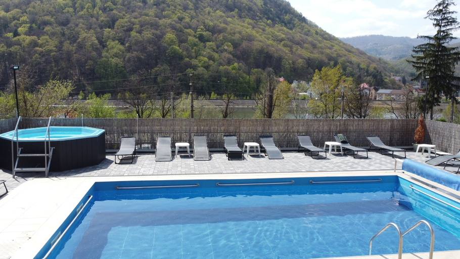 Outdoor pool 2, VILA CASA BASARAB, Calimanesti