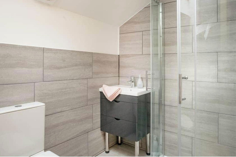 Bathroom 5, 2-bed Cottage Sleeps 4 With Hot Tub, Devon