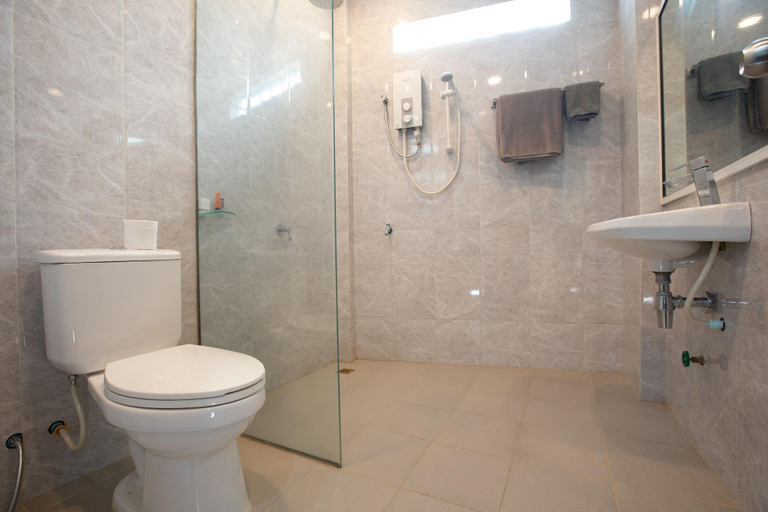 Bathroom 4, Prithy Mutta House, Siem Reap