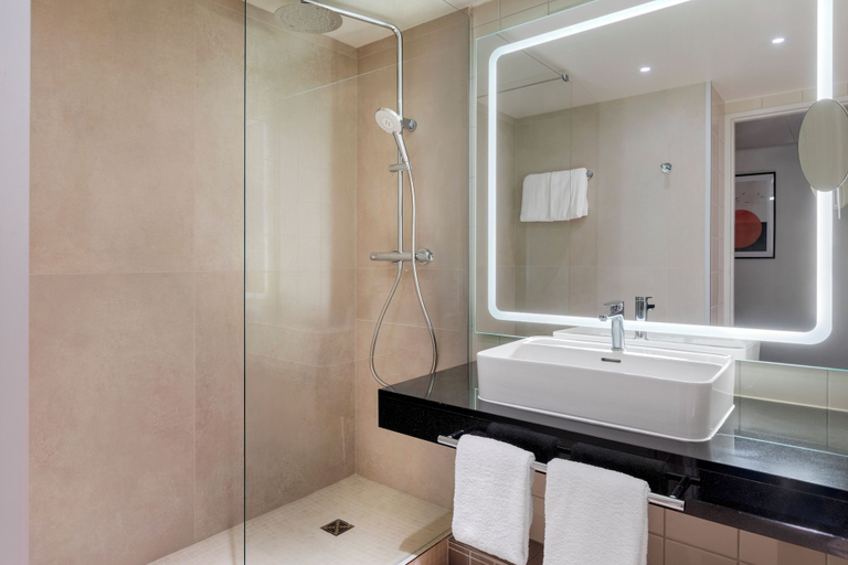 Bathroom 5, Courtyard by Marriott Paris Saint Denis, Seine-Saint-Denis