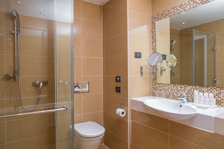 Bathroom 3, Radisson Blu Hotel, Addis Ababa, Addis Abeba