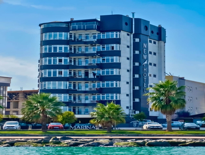Exterior & Views
