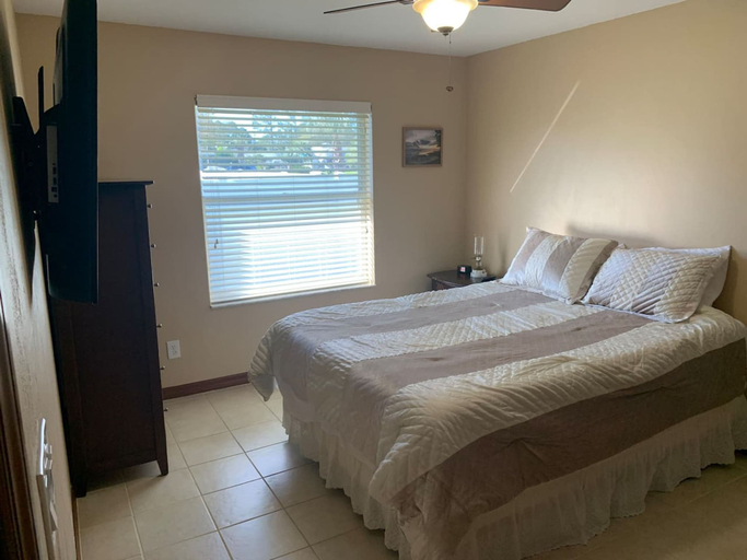 Room 3, King BED Hottub Palm Coast, Flagler