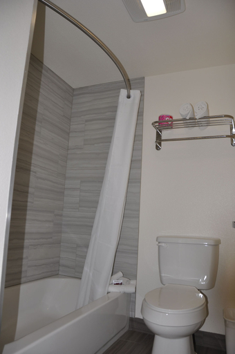 Bathroom 2, Motel6 Hesperia, CA - East, San Bernardino