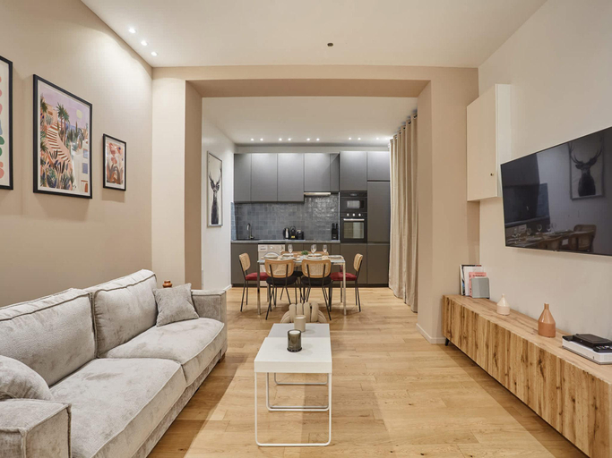 4, New Apartment Center of Paris, Paris