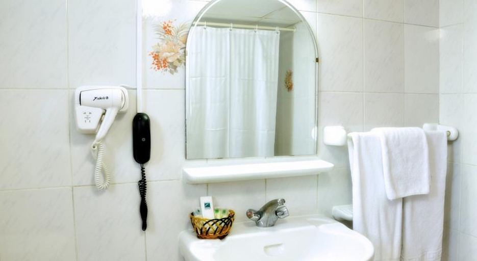 Bathroom 5, Grand Nova Hotel, Dubai