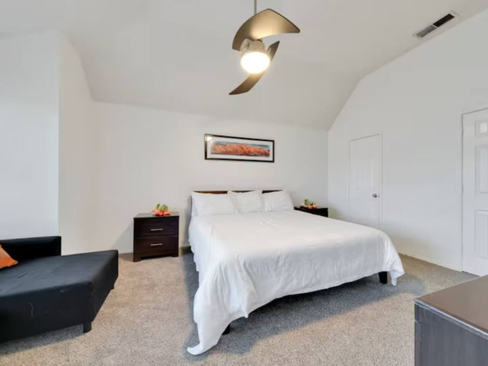 Room 4, Frisco Castle 3BR Garage Parking Gated Backyard, Collin