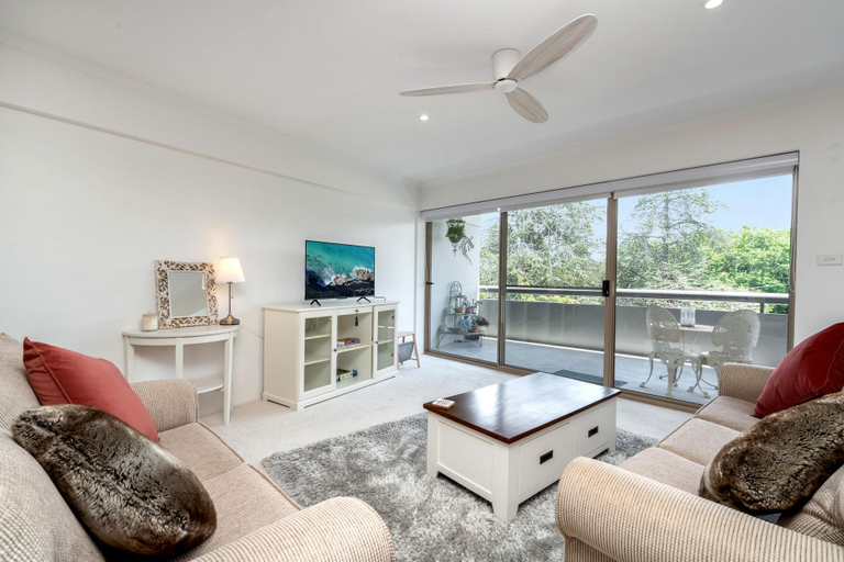 Separate living room 3, Spacious 2-Bed Apartment Near Dining  Attractions, Canberra