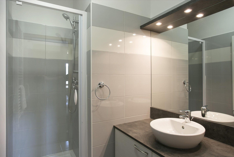 Bathroom 5, Apartment in Sainte-Foy near Ski Lifts, Savoie