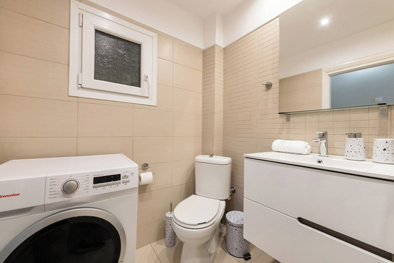 Bathroom 2, Portoseaview Apartments A Svolou 53, Central Macedonia