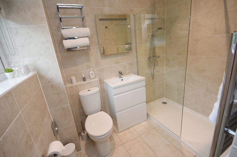 Bathroom 2, Apple Tree Place B&B, Hampshire