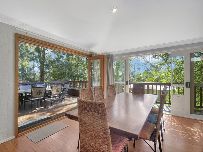5, Riverside 3-Bed Townhouse with Spacious Deck & BBQ, Eurobodalla