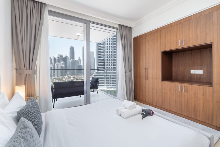 Room 4, Gorgeous 1 Bedroom in Boulevard Point With City Views, Dubai