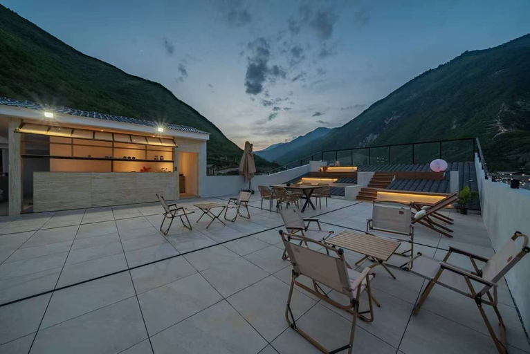 Terrace/patio 2, Yemuqingshan, Ngawa Tibetan and Qiang