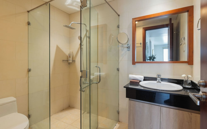 Bathroom 3, Bluesky Lancaster Luxury Vacation, District 1
