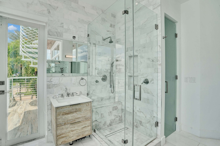 Room 3, Miami Stunning Waterfront Villa Escape, Miami-Dade