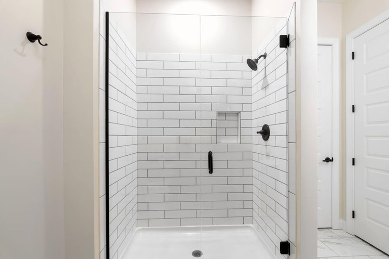 Room 4, Premium 2BR at Luxe23, Franklin