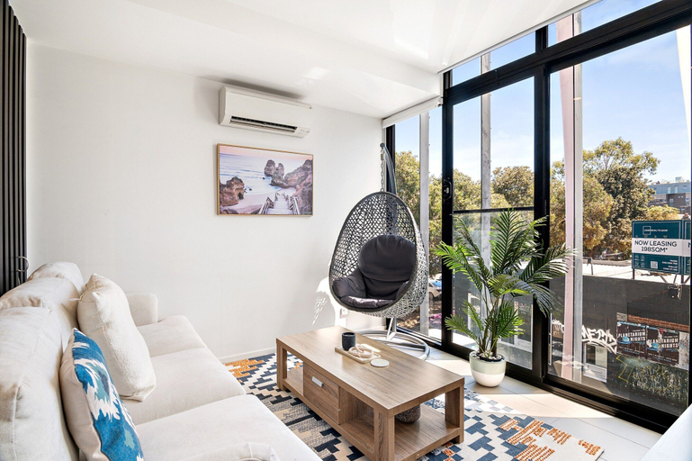 Living area, Modern 2-bedroom Retreat Minutes From St Kilda, Melbourne