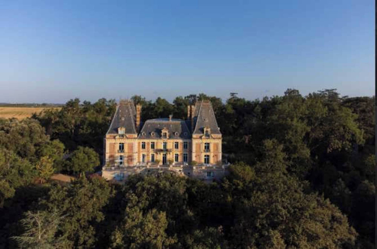 Exterior 2, Stay at the Chateau- Studio 2P- With Pool and Park, Tarn-et-Garonne