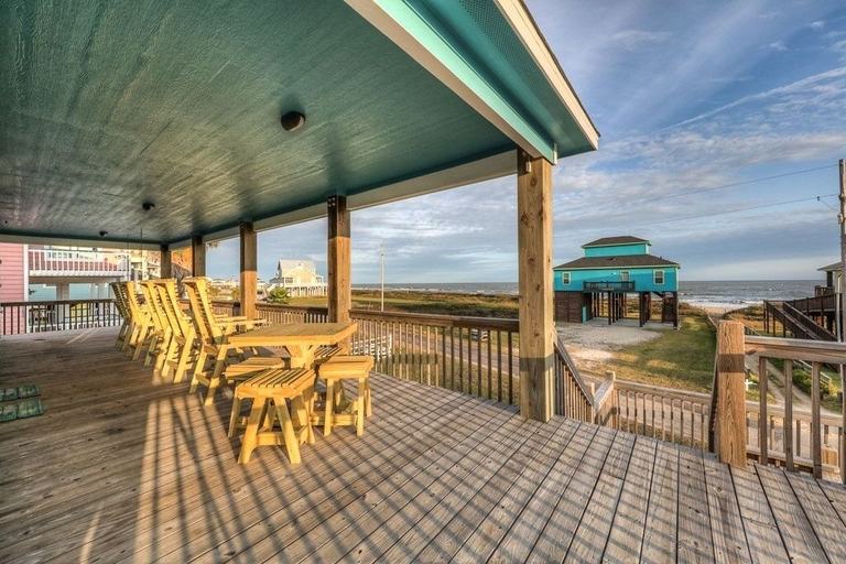 Outdoor dining 3, Once Upon A Tide 3 Bedroom Home by RedAwning, Galveston
