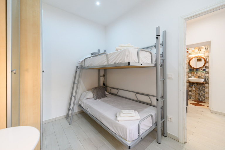 Room 4, M Sfu71 Acogedor Piso con Terraza y Espacios par, Madrid