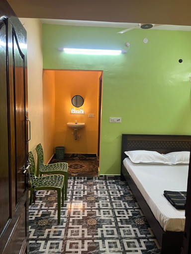 Bathroom 5, Gyani House, Tiruvannamalai