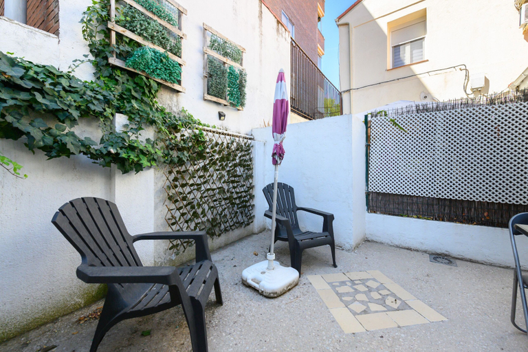 Room 4, M Sfu72 Moderno Piso de 1 Dormitorio con Terraza, Madrid
