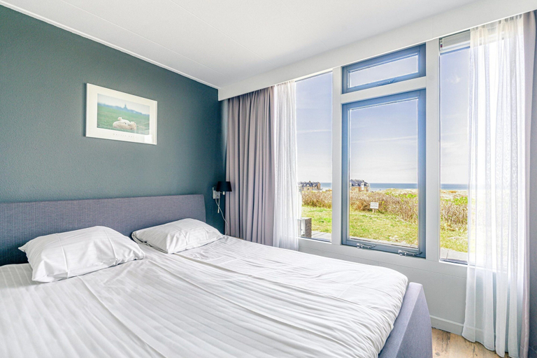 Room 2, 2 person sea view apartment, Texel