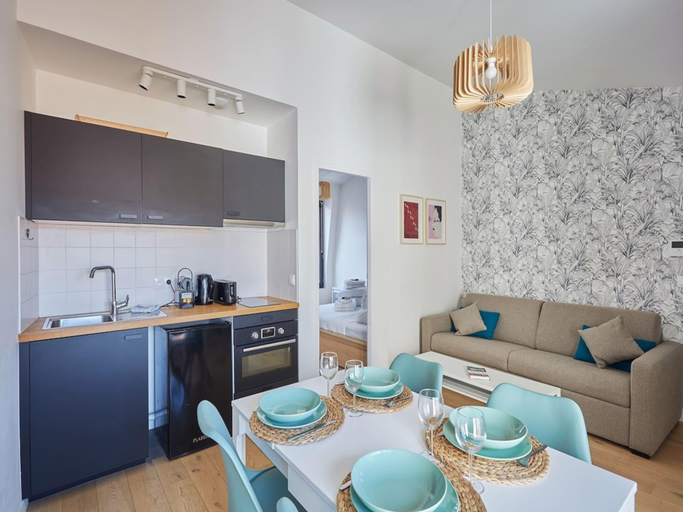 2, Apartment Boulogne facing the Passage, Hauts-de-Seine