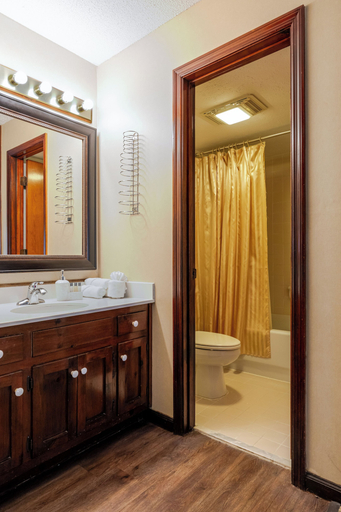 Bathroom 3, Dillard House, Rabun
