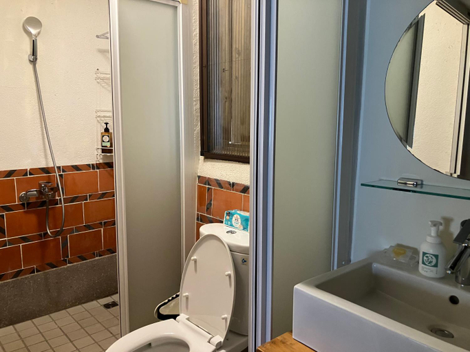 Bathroom, Shenten Home Stay, Kinmen