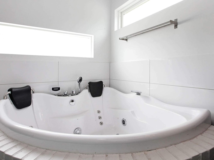 Bathroom 3, 4 Star Holiday Home in Strandby, Frederikshavn