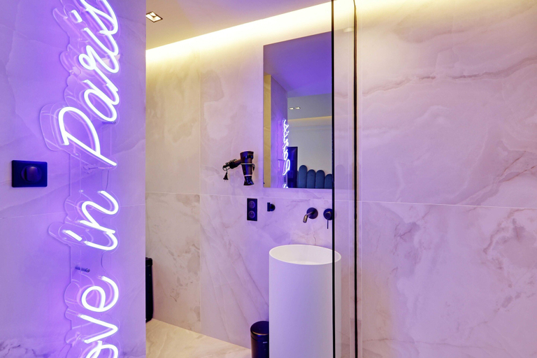 Bathroom 5, Suite with AC and  jacuzzi Beaubourg Le Marais, Paris