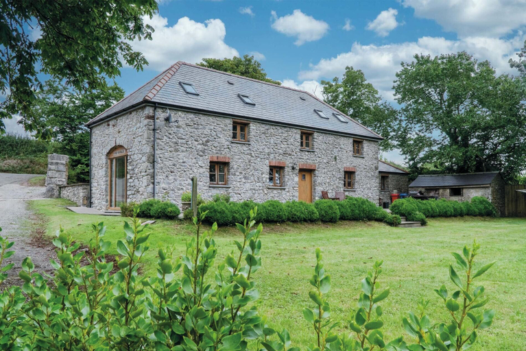 Room 4, The Stables - 3 Bedroom Cottage - Beavers Hill, Pembrokeshire
